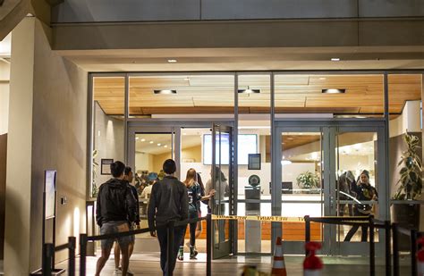 The Quad Bruins Savor Taste Of Uclas No 1 Ranked Dining Hall Food