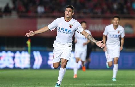 Elkeson Marca Shanghai Sipg Vence E Mant M Os No Chin S Futebol