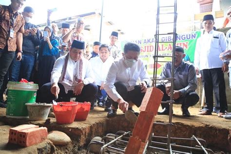 Herman Deru Letakkan Batu Pertama Tanda Dimulainya Perluasan Masjid Al