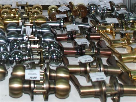 Замки и скобяные изделия. Будкомплекс Будівельник