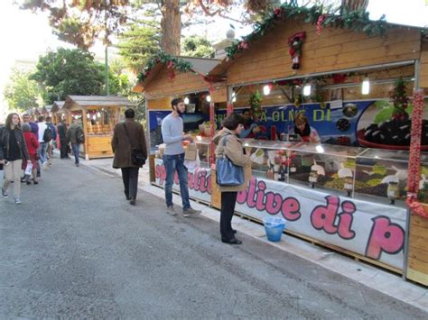 Reggio Atmosfera Natalizia Nel Centro Storico I Mercatini Di Natale E