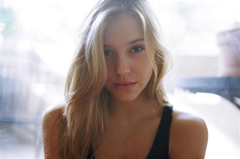 1920x1080 Alexis Ren Blonde Face Women Model  385 Kb Hd Wallpaper