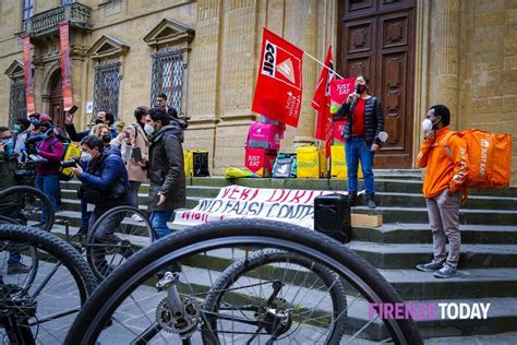 Piazza San Firenze Protesta Dei Raider