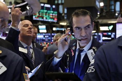 Dow Jones Dips Sandp 500 And Nasdaq Composite Close At Record Highs