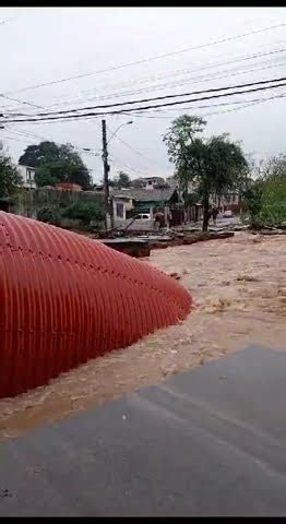 Ponte Caiu Na Esquina Da Rua Felipe Uebel A Rua Brusque No Bairro