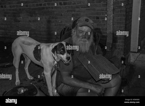 Aide Aux Sans Abris Banque D Images Noir Et Blanc Alamy