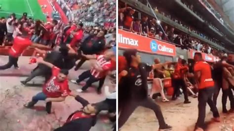 Video Pelea Entre Aficionados De Chivas Y Xolos Acaba En Balacera