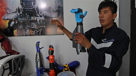 Conoce a Roly Mamani un ingeniero boliviano que crea prótesis para