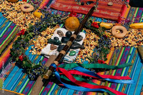 Foto de Ritual indígena andino en Otavalo Ecuador Sur America donde