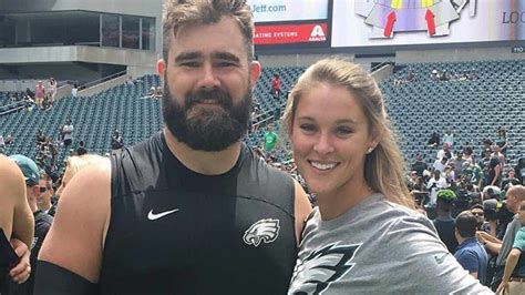 Jason Kelce Reveals He Met His Wife on Tinder - TMSPN