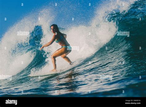 Sehr junges mädchen bikini Fotos und Bildmaterial in hoher Auflösung Alamy