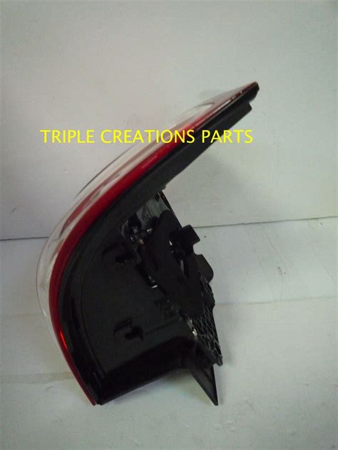 GENUINE OEM TOYOTA LENS BODY REAR COMBINATION LAMP RH 81551 60820