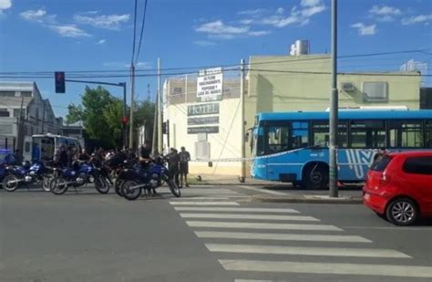 Rosario Asesinaron De Siete Balazos A Un Chofer De Colectivos Power