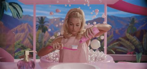 Film Updates On Twitter New Look At Margot Robbie In BARBIE