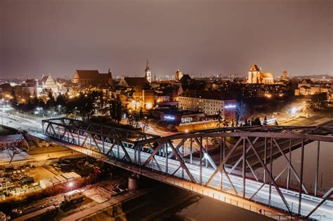 O której włącza się iluminacja mostu Jest oświetlony nawet jak nie