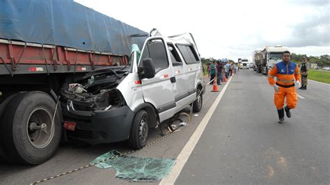 Fotos Acidente Entre Van E Carreta Deixa Pelo Menos Dez Mortos Na