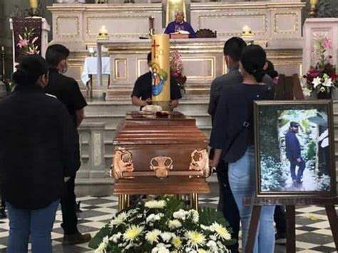 Familiares Dan El último Adiós Al Periodista Ernesto Méndez Asesinado En Guanajuato