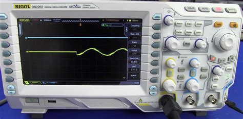 Analog vs. Digital Oscilloscope: What's The Difference?