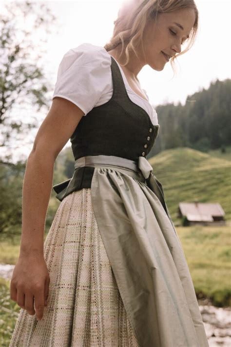 Dirndl Mit Sch Chen Tegernseer Tracht Bei Trachten Greif Dirndl