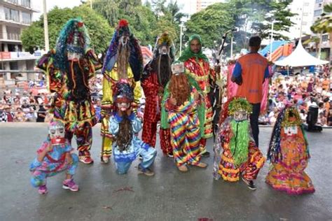 Grupos de Folia de Reis começam a percorrer ruas de Varginha