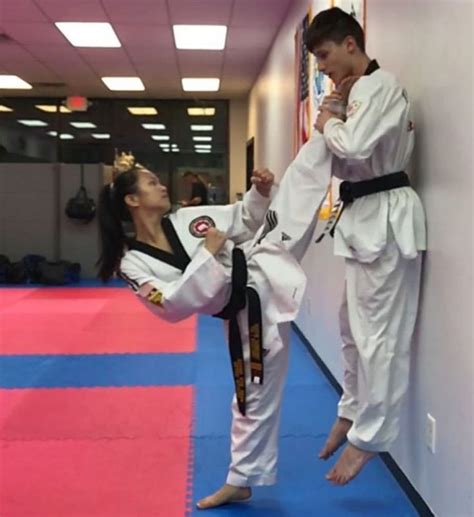 Pin by Ronin on 태권도 Taekwondo Martial arts women Martial arts