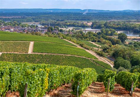 burgundy wine routes  explore  region burgundy france
