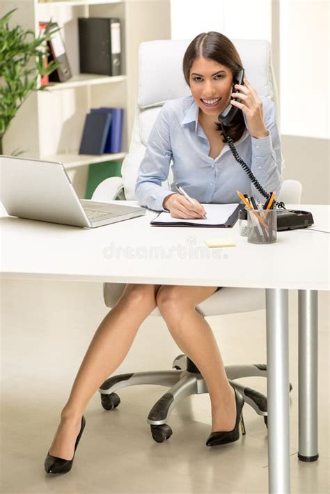 Femme Daffaires Sexy Phoning Image Stock Image Du Femme Présidence