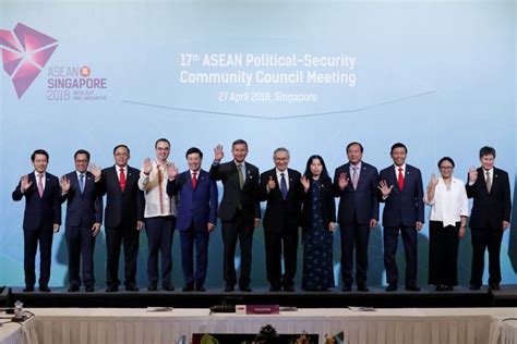 Singapore Pm Asean Growing Closer To China And India Breitbart