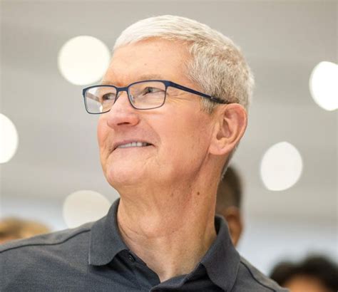 Apple Ceo Tim Cook Makes 41m In Stock Sale