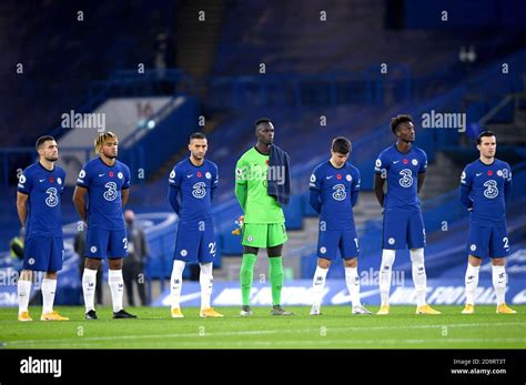 Chelsea players observe a minute's silence ahead of Remembrance Sunday ...