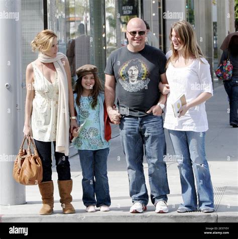 Michael chiklis shield hi-res stock photography and images - Alamy