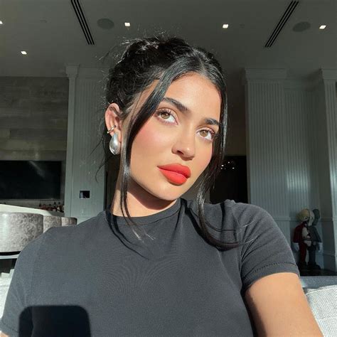 Kylie Jenner Just Tried A Very Polarizing Hair Color