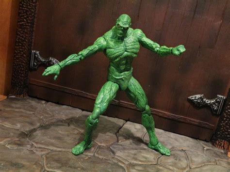 La Figurine D Action Swamp Thing De Dc Direct