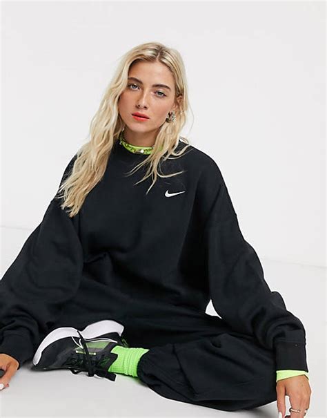 Nike Kastiges Oversize Sweatshirt Mit Kleinem Swoosh Logo In Schwarz