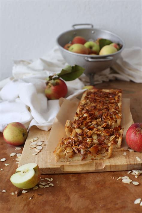 Herbstliche Apfeltarte Mit Karamellisierten Mandeln La Crema