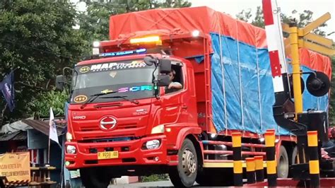 Hati Hati Truck Besar Panjang Truck Container Truck Tronton Truck