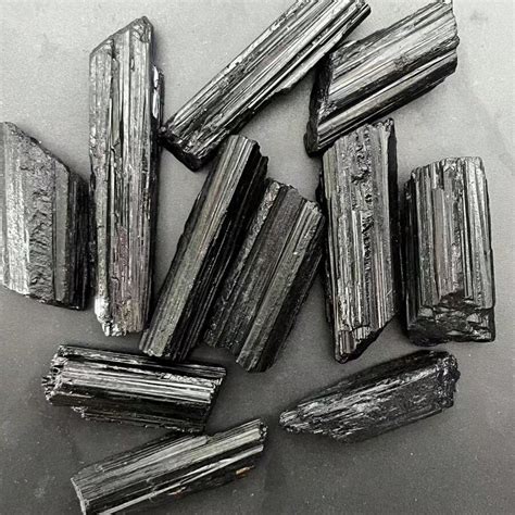 2 4pcs Black Spinel Crystal Mineral Specimen Natural Crystal 75g 5g