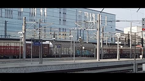 1293 und 1144 mit einem gemischten Güterzug in Linz Hbf am 2