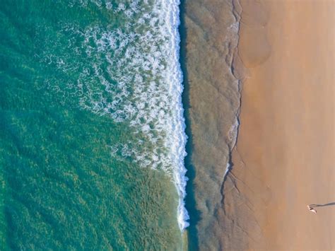 Vue A Rienne High Angle View Vague D Eau De Mer De Haut En Bas Sur La