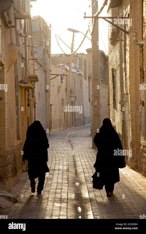 Iranian Women Wearing Black Chador In Shiraz Iran Stock Photo Alamy