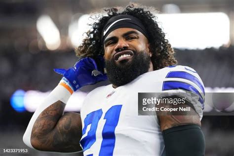 233 Ezekiel Elliott Buccaneers Stock Photos High Res Pictures And