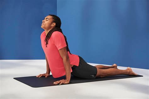 Postures De Yoga Pour Soulager Les Maux De Dos Nike Ca