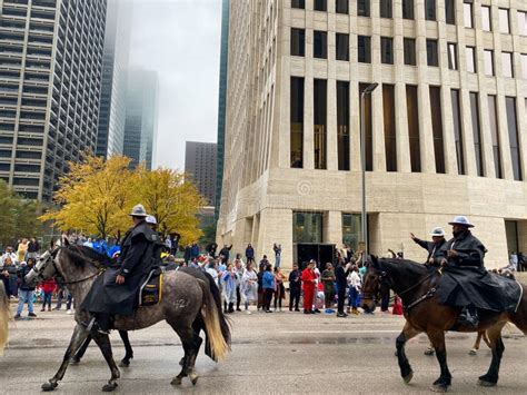 Riding Horses during Thanksgiving Parade Editorial Photo - Image of ...