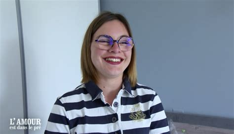 Photo Guillaume à la ferme avec ses prétendantes Margot et Noémie