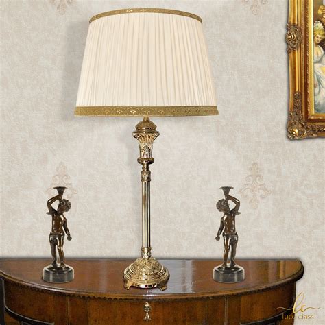 Lampada Da Tavolo Elegante In Fusione Di Ottone Con Capitello