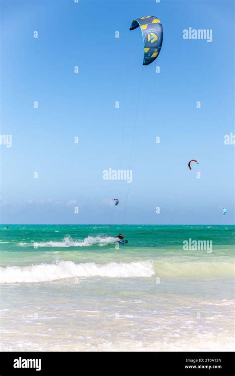 Kitesurfing off Paje beach, Zanzibar Stock Photo - Alamy