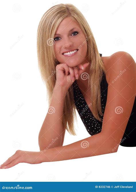 Junge Blonde Frau Auf Dem Fußbodenlächeln Stockfoto Bild von oberseite stützen