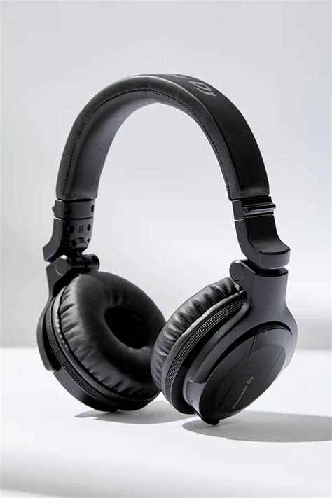 Pioneer DJ Black HDJ-CUE1BT Bluetooth Headphones | Urban Outfitters UK