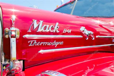 Discover the AWESOME history of mack trucks (Bulldog Answer )