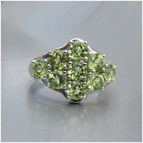 Beauty Peridot Cluster Sterling Silver Vintage Cocktail Ring Size 7